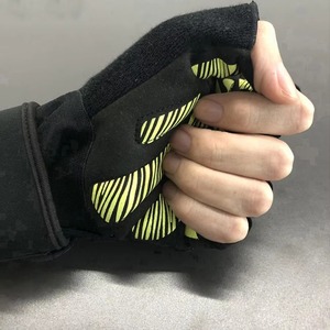 Gants de musculation demi-doigts Shaheen Fit en polyester respirant, légers et antidérapants, ajustés à la main, prix abordable, dernière collection - Product Image 3