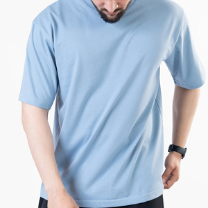 เสื้อยืดคอกลมแขนสั้นผู้ชายผ้าฝ้ายแท้ 100% สกรีนโลโก้ด้านหน้าสองสี แบบ OEM สั่งทำได้ ระบายอากาศ แห้งเร็ว เหมาะสำหรับออกกำลังกาย - Product Image 1