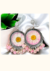 Boucles d'oreilles pendantes en résine époxy avec fleurs séchées faites à la main, perles florales jaunes plaquées argent, style bohème, pour femme, idéales pour un anniversaire - Product Image 4
