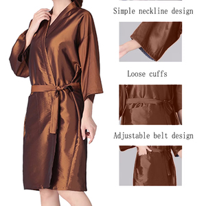 Cape de coiffure kimono personnalisée avec logo, confortable, imperméable en polyester, robe de salon pour les clients de salons de beauté et de spa - Product Image 5