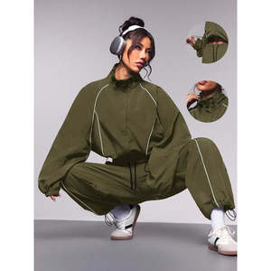 ชุดแจ็คเก็ตกันลมน้ำหนักเบาแบบมีซิปและกางเกงขายาว ชุดวอร์มผู้หญิง ขายส่ง ชุดวอร์มไนลอนกันน้ำแบบสั่งทำ - Product Image 5