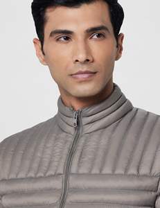 Veste matelassée brillante d'hiver pour homme, coupe-vent épaisse et rembourrée, noire à capuche, personnalisée par le fabricant - Product Image 4