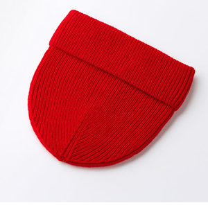 Bonnet en tricot rouge premium avec logo personnalisé, chaud, doux, extensible, à revers, unisexe, décontracté, pour l'extérieur - Product Image 3