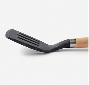 Juego de utensilios de cocina de silicona clásico de 5 piezas con mangos de madera, herramientas de cocina libres de BPA - Product Image 3
