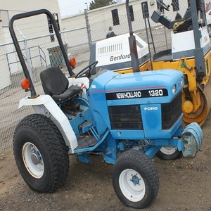 Tractor New Hollandds 1320 Económico con Cargador y Herramientas Agrícolas para Uso Agrícola en Stock para Envío Inmediato - Product Image 5