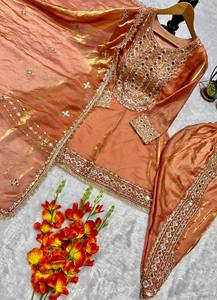 Conjunto de Fiesta de Diseño en Seda Frandy con Bordado, Top con Dhoti y Dupatta - Product Image 2
