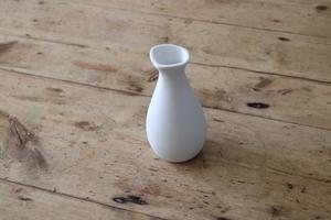 Jarrón de Cerámica Blanco Mate Moderno con Elegante Silueta Curva, Diseño Minimalista, Perfecto para Decoración Contemporánea del Hogar - Product Image 5