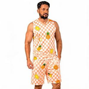 Conjunto de Camiseta sin Mangas con Cuello en V y Pantalones Cortos para Hombre, Estampado de Frutas a Cuadros Naranja, Atuendo Casual de Verano, Tejido Transpirable de Poliéster - Product Image 1
