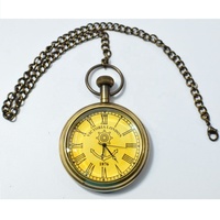 Chaîne de montre de poche en laiton avec couverture en cuir Horloge de poche décorative de style vintage fini antique prix bon marché fournisseur indien
