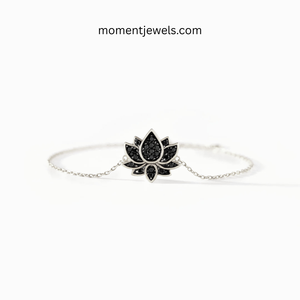 สร้อยข้อมือโซ่ลายดอกบัวสีดำ เงินแท้ 925 ชุบทอง ประดับเพชรซิร์คอน เครื่องประดับมินิมอลสำหรับผู้หญิง ของขวัญสำหรับสวมใส่ - Product Image 1