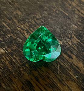 Esmeralda verde de Zambia, corte corazón, con ligera presencia de aceite, piedra preciosa natural suelta, piedra de nacimiento auténtica para la elaboración de joyas. - Product Image 6