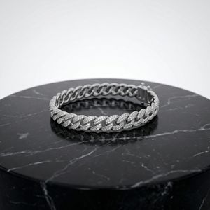 Bracelet en argent sterling avec diamants de laboratoire, maillons cubains classiques, design audacieux et élégant, intemporel, cadeau pour mariage, fiançailles, fête, pour femme - Product Image 4