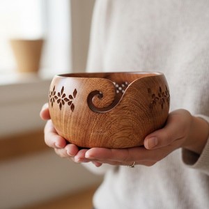 Bol à fil en bois de rose fait main et écologique pour le crochet et le tricot, avec accessoires enrouleurs et crochets - Product Image 5