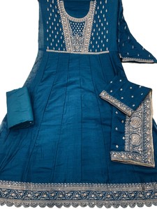 Magnifique robe Anarkali en soie longue avec broderies Zari et sequins, séchage rapide, coupe classique, toutes saisons, pour mariages et occasions spéciales - Product Image 4