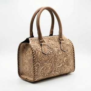 Bolso de Mano de Cuero Genuino Hecho a Mano con Diseño Western de Lujo |   Bolso de Hombro Estilo Vaquera Hecho a Mano con Cierre de Cremallera |   Duradero - Product Image 1
