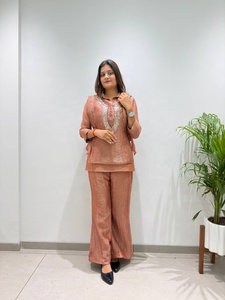 Nueva colección de vestidos de novia Salwar Kameez para festivales, para mujeres, disponibles a precios asequibles. - Product Image 1