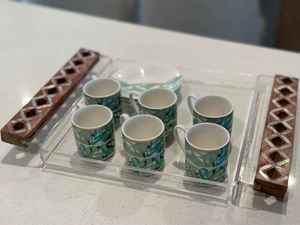 Plateau de service et de rangement multifonctionnel moderne en acrylique à un seul niveau avec incrustation de nacre et poignée en bois pour la cuisine - Product Image 6