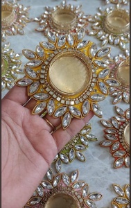 เชิงเทียนงานฝีมือประดับด้วย Gota Patti และ Kundan ดีไซน์ดอกไม้สุดหรูหราสำหรับงานเฉลิมฉลอง - Product Image 2