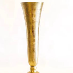 Elegantes jarrones de metal que combinan el arte moderno con el toque de la naturaleza, utiliza el suministro de productos para todas las estaciones a precios personalizados, nuevos diseños - Product Image 1