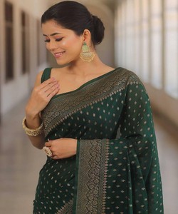 Sari de Seda Verde Esmeralda con Borde Zari, Estilo Banarasi, Tradicional Indio, para Bodas y Fiestas, Largo hasta el Suelo, Corte Regular, para Mujer - Product Image 2