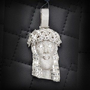 Pendentif Jésus en argent 925 plaqué or pour hommes et femmes, serti de moissanite, bijoux de mode hip-hop de haute qualité - Product Image 1