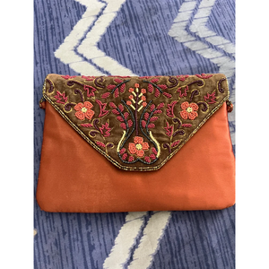 Sac à main décontracté indien fait main de luxe avec accessoires de mode en cristal, poignée perlée multicolore et durable, style baguette, local - Product Image 1