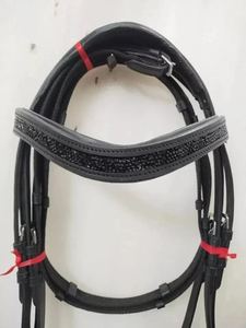 Brida de Doma Premium de Cuero Charol Negro Inglés con Cabezada de Manivela, Frentera con Cristales Brillantes y Acolchado, Accesorios para Caballos FHS BR262702 - Product Image 4