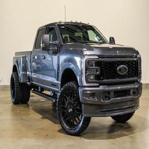 Prêt à être expédié – Ford F-350 Super Duty Lariat 2025, toutes options, titre propre, occasion - Product Image 1
