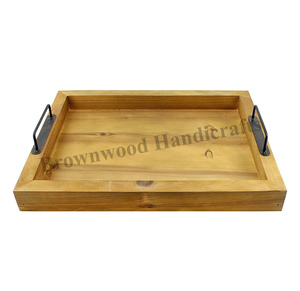 Bandeja de servicio hecha a mano de madera de pino macizo con asas de metal para bares, restaurantes y hoteles, superventas, venta directa de fábrica - Product Image 2