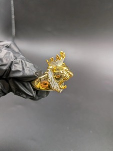 Anillo de boda de moissanita para hombre, de plata 925 chapado en oro de 14K, con diseño de león coronado, estilo hip hop, con diamantes talla redonda. - Product Image 2