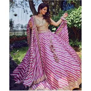 Accesorios étnicos de diseñador Lehenga Choli con trabajo de secuencia - Product Image 6