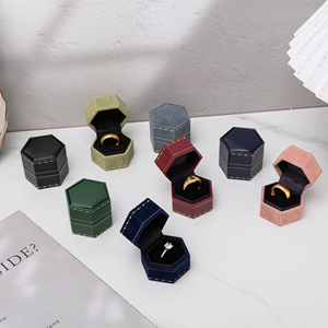 Caja de Embalaje Hexagonal Pequeña con Tapa Abatible y Diseño Impreso para Anillos de Diamantes de Alta Gama, Bodas y Propuestas, Disponible en Fábrica - Product Image 3