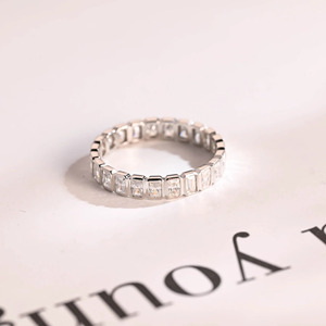Anillo de Eternidad de Oro Blanco de 14K con Diamantes Cultivados en Laboratorio de Corte Radiante - Product Image 2