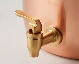 Réservoir d'eau en cuivre de qualité supérieure, distributeur d'eau pure au design épuré, idéal pour la cuisine et les événements. - Product Image 4