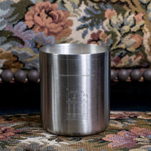Ventes en gros de pots à bougies décoratifs en acier inoxydable faits à la main, écologiques, finition brossée ronde, pour la décoration de la maison à Noël - Product Image 1