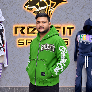 Sweat-shirt à capuche unisexe surdimensionné personnalisé avec fermeture éclair, en molleton épais, avec patch graphique, style streetwear, détails en strass et étiquette personnalisée - Product Image 3