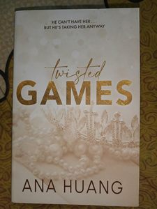 Juegos retorcidos de Ana Huang, novela romántica en formato paperback, libro en inglés - Product Image 1