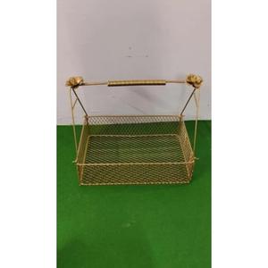 Handicrafts Luxury Gift <b>Hamper</b> Basket With Handle Gold Finish Metal Wire Mesh Trays Decorative Gifting Basket For Wedding Events - Product Image 2
