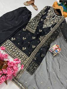 Ensemble Sharara vert avec sequins Zardosi brodés et imprimé numérique, dupatta, tenue traditionnelle indienne pour femme, idéal pour les mariages, les fêtes et les festivals d'été - Product Image 4