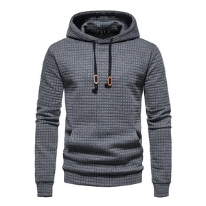 Sweat à capuche noir en maille gaufrée pour homme, coupe ajustée, décontracté, avec poche, manches classiques, collection automne 2027 - Product Image 2