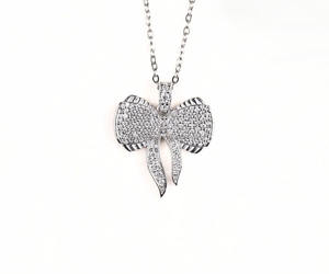 Colgante delicado de plata de ley con moissanita de corte redondo en forma de lazo, chapado en rodio, estilo hip hop, regalo de San Valentín para ella - Product Image 1