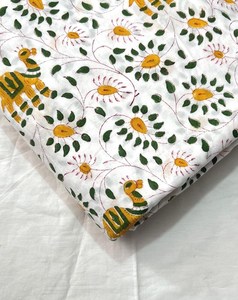 Tissu 100% coton imprimé à la main, motif floral blanc camel Sanganeri, tissu indien fait main pour confection de robes, vendu au mètre, Jaipur - Product Image 2