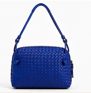 Bolso Bandolera Gravs de Cuero Genuino Hecho a Mano Estilo Bohemio Inglés para Uso Diario de Mujer 27X5X20 CM con Cierre de Cremallera y Correa Única - Product Image 2