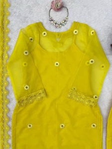 Ensemble Kurti et pantalon avec broderie florale et dupatta, coupe ample, tenue traditionnelle indienne et pakistanaise pour femmes, été - Product Image 5