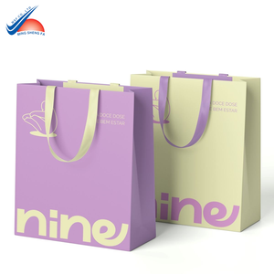 Bolsa de Papel de Lujo para Comercio Minorista con Asas de Cinta o Cuerda para Ropa y Accesorios - Product Image 2