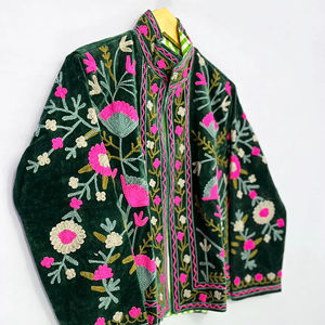 Veste en velours brodée personnalisée pour femmes avec poches |   Vêtements d'extérieur de qualité supérieure en gros - Product Image 5