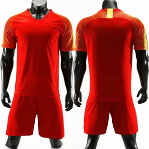 ชุดฟุตบอลผู้ใหญ่แบบกำหนดเองทันสมัย พิมพ์ลายด้วยความร้อน พร้อมชื่อและหมายเลข ชุดกีฬา ผลิตโดยผู้ผลิตชุดกีฬา - Product Image 1