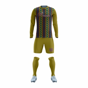 Ensemble d'uniformes de football personnalisés, imprimés par transfert thermique, respirants, en tissu 100% polyester, taille élastique, col rond, manches courtes, personnalisables - Product Image 1