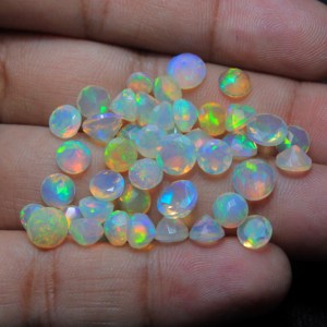 Ópalo facetado de 6 mm, ópalo etíope natural, corte brillante, gema multicolor con juego de color y fuego, ópalo suelto para la fabricación de joyas - Product Image 2