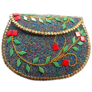 Bolso de Mano Metálico de Moda para Mujer, Hecho a Mano, con Cuentas y Cierre Abierto - Product Image 3